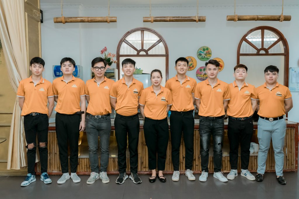 Đội ngũ dịch vụ nhà hangd chuyên nghiệp